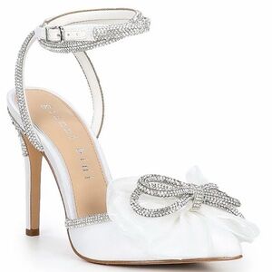 Gianni Bini Niomi Rhinestone Bow Satin Pumps – Size 8.5